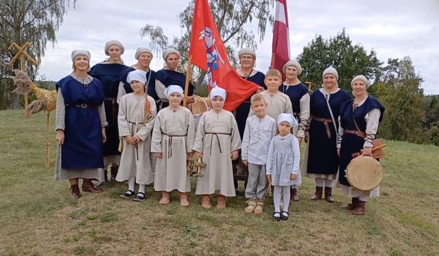 Folkloras kopa "Kāre"
